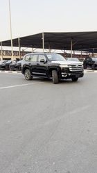 ⁦Toyota Land Cruiser السلسلة 300⁩