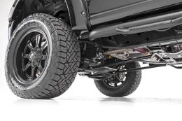 ROU-1557BOX6, Rough Country Kicker Bars for 2015-2020 F-150 - 1557BOX6 في الإمارات, دبي. Condition - new. Price 430 AED. Photo, seller contacts | AUTO.AE