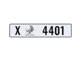 أم القيوين • سيارة خاصة