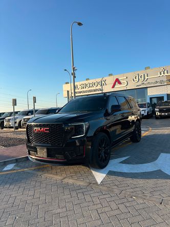 GMC Yukon V (T1XX)
