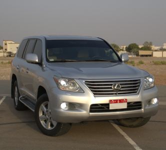 Lexus LX 570 ثالثاً