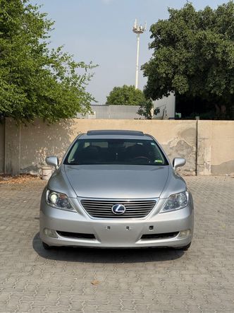 Lexus LS رابعاً