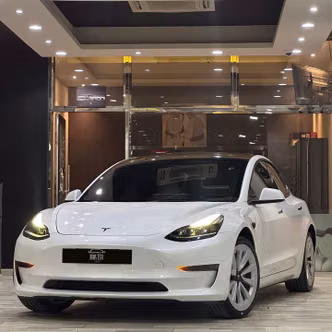 Tesla Model 3 أنا فيس ليفت