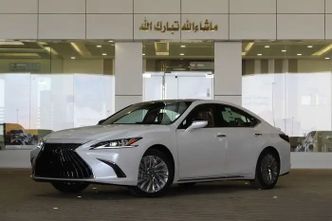 ⁦Lexus ES فيس ليفت السابع⁩