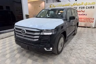 ⁦Toyota Land Cruiser السلسلة 300⁩