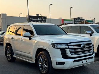 ⁦Toyota Land Cruiser السلسلة 300⁩