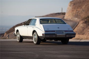 CADILLAC SEVILLE SLANTBACK, 1985