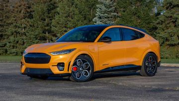 Ford Mustang Mach-E AWD Extended Range (370 PS) specs