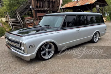 CHEVROLET SUBURBAN CUSTOM SUV, 1970