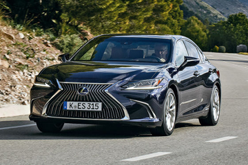 Lexus ES 300h specs