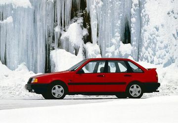 Volvo 440 Turbo specs
