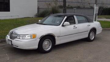 Lincoln Town Car Executive Sedan, 2001