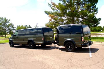 FORD E-350 CUSTOM PASSENGER VAN, 2003