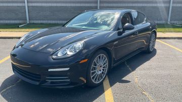 Porsche Panamera 4 Sedan, 2016