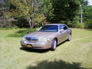 Lincoln Town Car, 2003