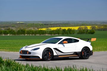 Aston Martin Vantage GT12, 2015