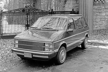 Plymouth Voyager 2.6 (Mk I) specs
