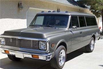 CHEVROLET SUBURBAN CUSTOM SUV, 1971