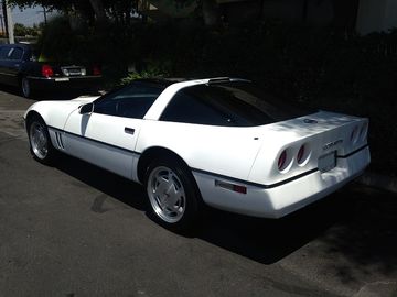 Chevrolet Corvette 2 Door Coupe, 1989