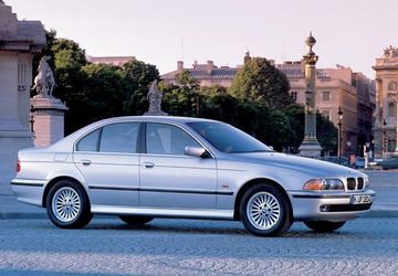 BMW 520i (E39) specs