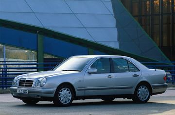 Mercedes-Benz E 320 (W210 Inline 6) specs