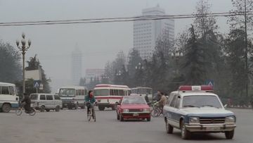 Guangzhou-Peugeot 504 Station Wagon in La kai tie mu (1992)