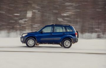 Toyota RAV4 2.0 (Mk II) specs