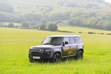 Land Rover Defender 110 V8 4x4 Utility, 2022