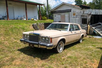 Lincoln Versailles Sedan, 1979