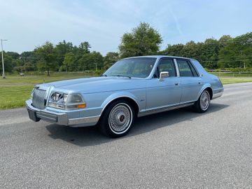 221 - Lincoln Continental Sedan, 1985