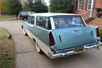 Кастомный универсал Plymouth Suburban, 1957 год