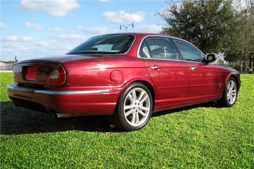 JAGUAR XJR SEDAN, 2004