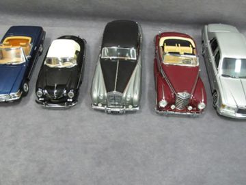 Five (5) 1/24 Scale Franklin Mint Cars