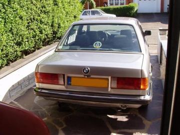 BMW 324 td E30 specs