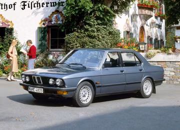 BMW 528i (E28) specs