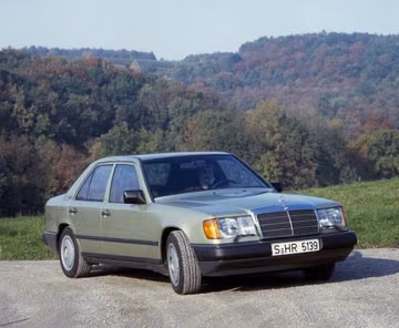 Mercedes-Benz 250 D (W124) specs