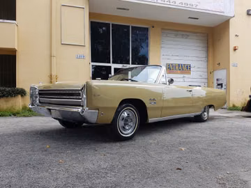 سيارة Plymouth Sport Fury مكشوفة، موديل 1968