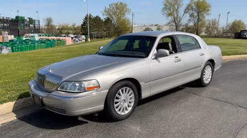 Lincoln Town Car, 2003