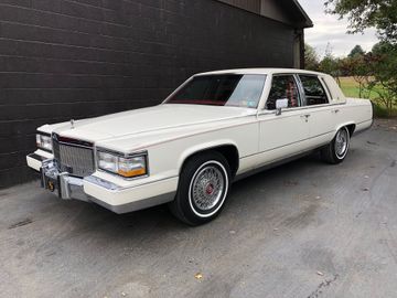 Cadillac Brougham Sedan, 1991