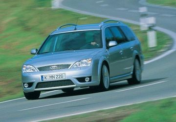 Ford Mondeo Turnier ST 220 (Mk III) specs