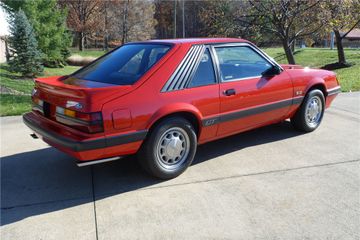 FORD MUSTANG FASTBACK, 1985