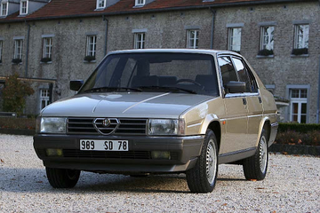 Alfa Romeo 90 2.5 Quadrifoglio Oro (156 PS) specs