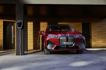 BMW iX xDrive50 specs