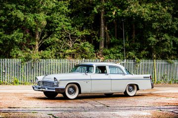 Chrysler New Yorker Sedan, 1956