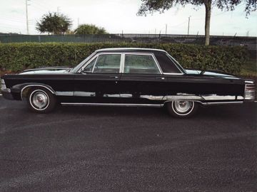Chrysler New Yorker 4-Door, 1967
