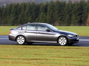 BMW 318i (E90) specs