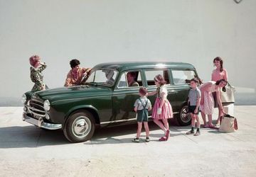 Peugeot 403 Break specs