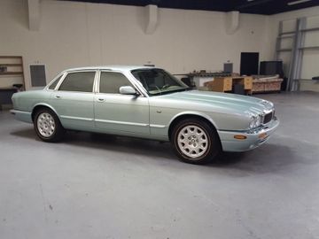 Jaguar XJ8, 2001