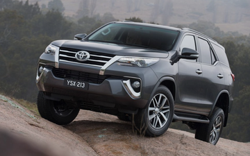 Toyota Fortuner II 2.4d (MK II) specs