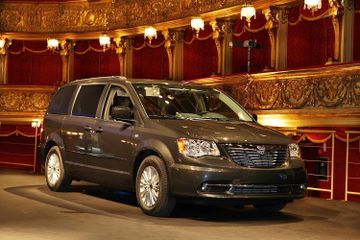 Lancia Voyager Turbodiesel 2.8 (177PS) specs